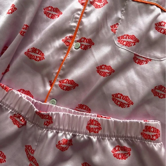 Victoria's Secret Afterhours Satin Lip-Print Sleep Set - Picture 2 of 4
